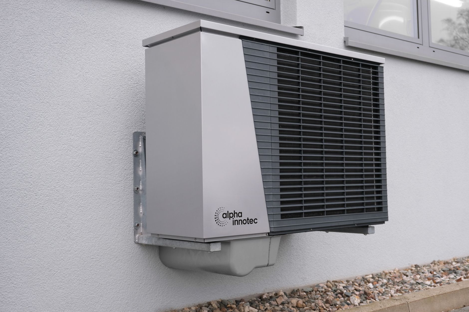 HVAC technician repairing air conditioning unit